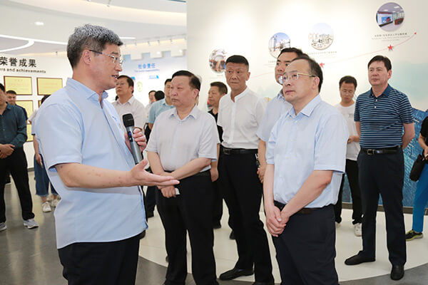 新鄉(xiāng)市政府市長(zhǎng)魏建平到長(zhǎng)城機(jī)械調(diào)研督導(dǎo)“萬(wàn)人助萬(wàn)企”活動(dòng)開(kāi)展情況