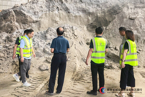 長(zhǎng)城團(tuán)隊(duì)深入鎳渣微粉生產(chǎn)一線(xiàn)